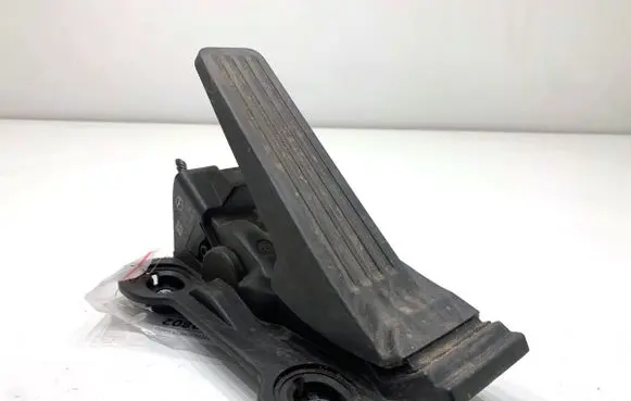 Mazda 3 Accelerator throttle pedal BCKA41600A