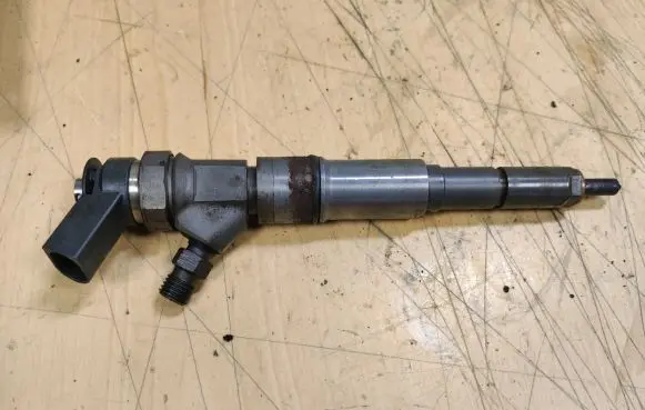 BMW X5 E53 Fuel injector 7789661 0445110131