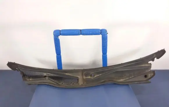Cadillac CTS Wiper trim