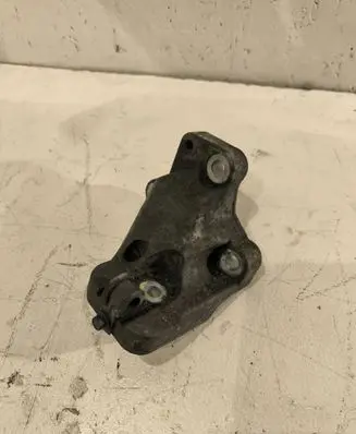 Volvo V70 Engine mounting bracket 30741567