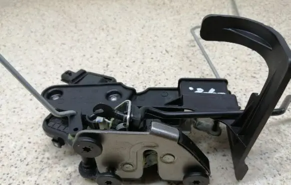 Dacia Spring Front door lock 3039257