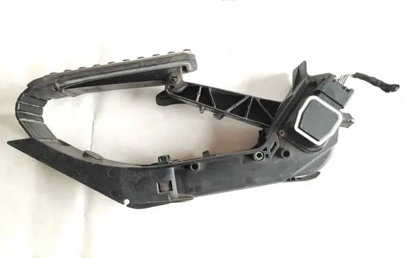 Mercedes-Benz E W211 Accelerator throttle pedal A2113010001 SP5183