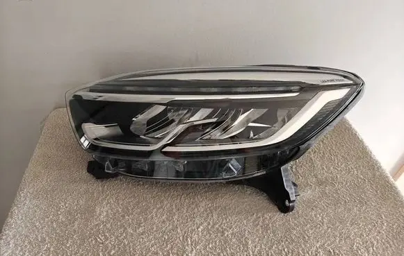 Renault Captur Headlight/headlamp 260606423 01297735