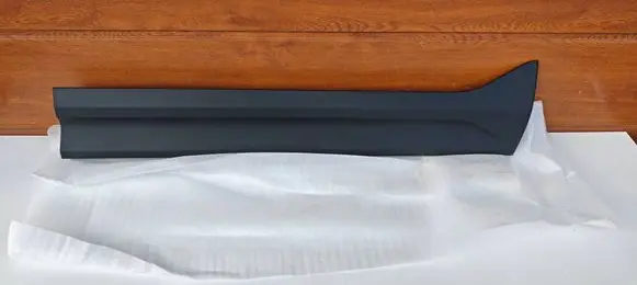 Volvo XC40 Front door trim (molding) 32409191