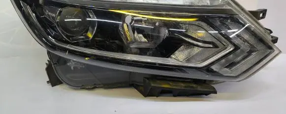 Nissan Qashqai Headlight/headlamp 10019009