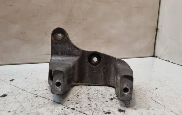 Peugeot 407 Engine mounting bracket 9648276180