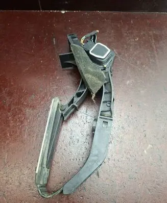 Mercedes-Benz C W203 Accelerator throttle pedal A2033000604