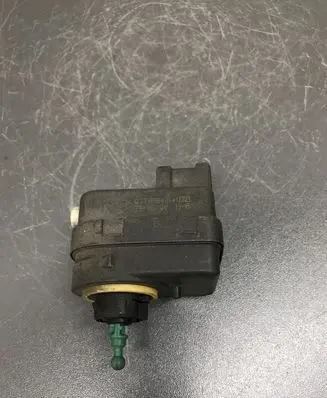 Renault Megane I Headlight level adjustment motor 07700840141