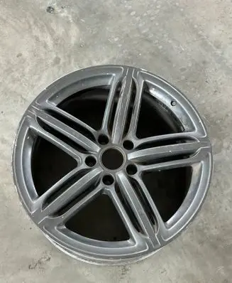 Audi Q7 4L R21 alloy rim 4L0601025AE