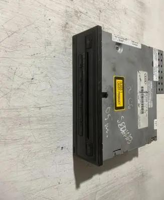 Audi A6 S6 C6 4F CD/DVD changer 4E0035111A 4E0910111E