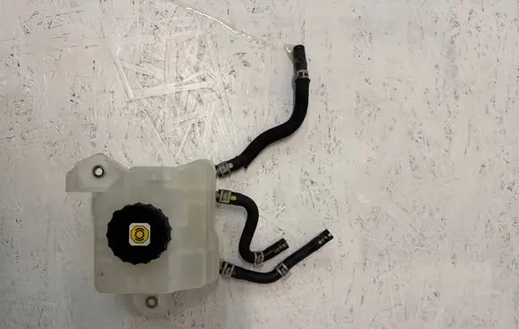 Toyota RAV 4 (XA50) Power steering fluid tank/reservoir 