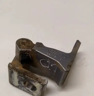 Skoda Octavia Mk3 (5E) Rear door lower hinge 8K0831402B