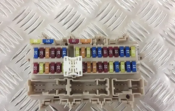 Nissan Qashqai Fuse module 4eb0c
