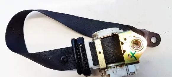 Ford Focus Front seatbelt E13040673