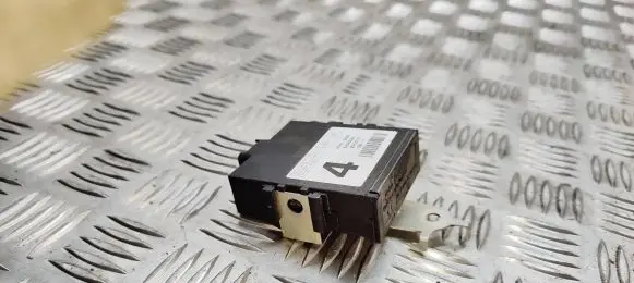 Toyota Avensis T270 Door central lock control unit/module 8974105080