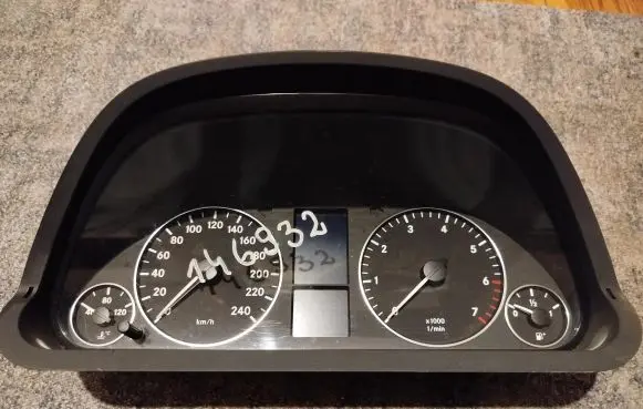 Mercedes-Benz A W169 Speedometer (instrument cluster) A1695407811 0263643400 A1694400211