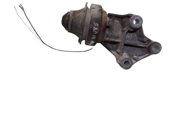Volvo S80 Engine mount bracket 8683936