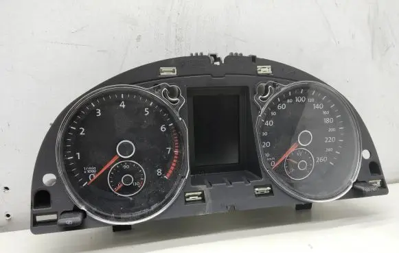 Volkswagen PASSAT B7 Speedometer (instrument cluster) 3AA920870C