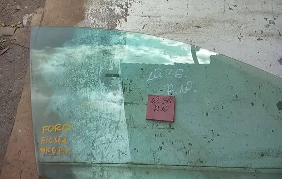 Ford Fiesta Front door window glass four-door 43R001583