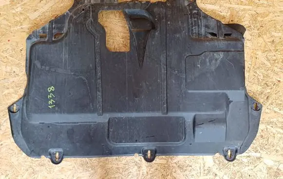 Ford Focus Engine splash shield/under tray 3M51R6P013C