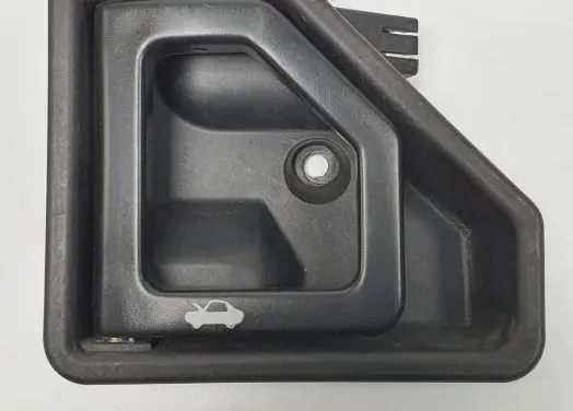 Volvo S90, V90 Engine bonnet (hood) release handle