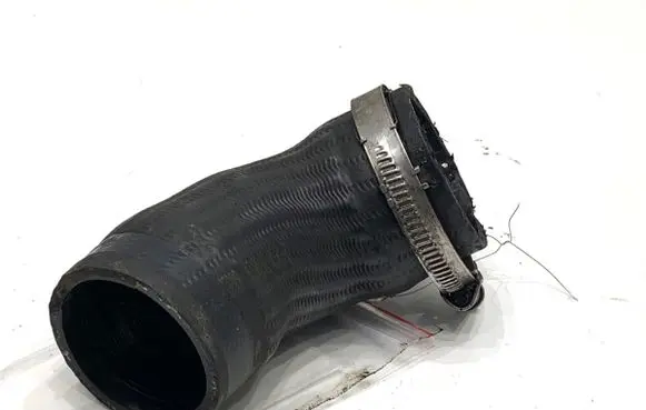 Volkswagen PASSAT B7 Intercooler hose/pipe 