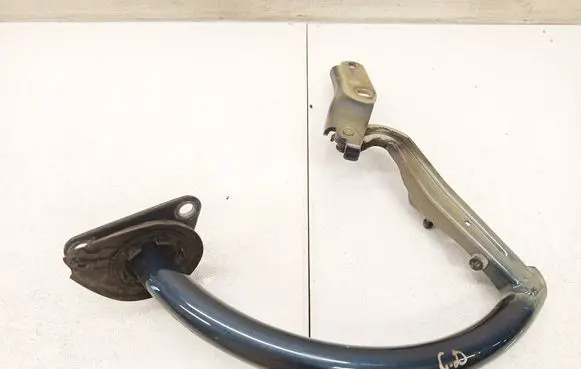 Volkswagen PASSAT B6 Tailgate/trunk/boot hinge 3C5827302