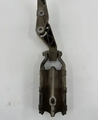 Engine mount bracket