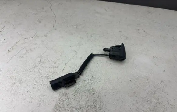 BMW 5 E60 E61 Windshield washer spray nozzle 7132969