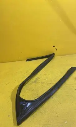 Peugeot 3008 I Rubber seal loading door window/glass 