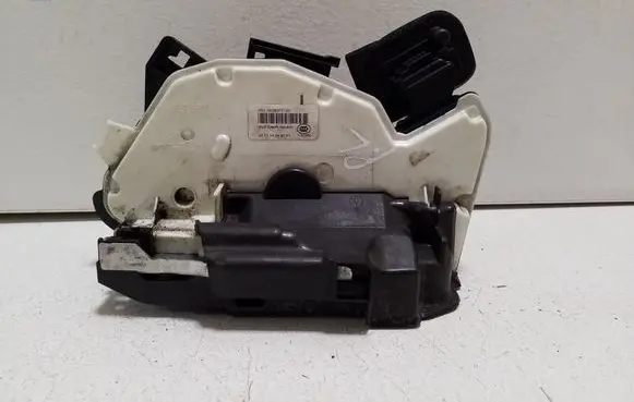 Volkswagen Sharan Front door lock 5K2837015D