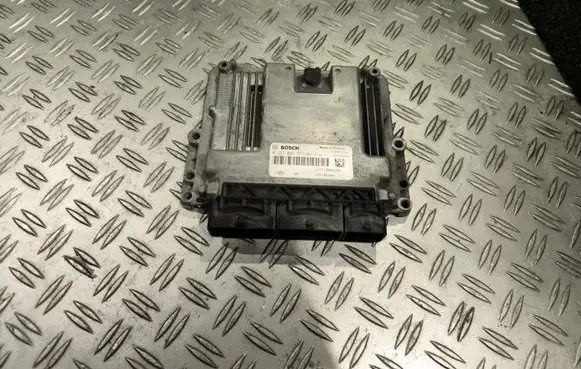 Renault Trafic III (X82) Engine control unit/module 237106626R 0281033357 237108353R