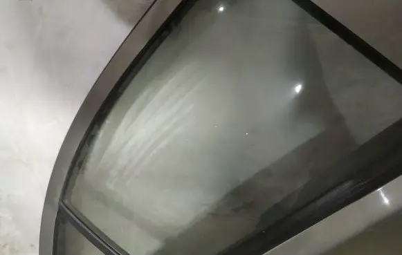 Rear door window glass