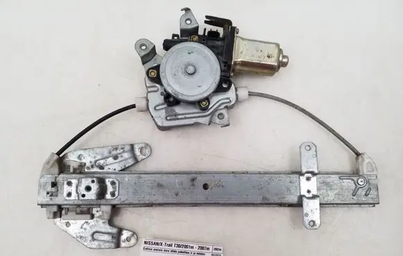 Nissan X-Trail T30 Rear door manual window regulator 