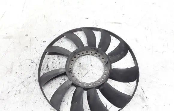 Volkswagen PASSAT B5 Fan impeller 058121301B