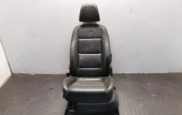 Volkswagen Tiguan Front driver seat 5737460