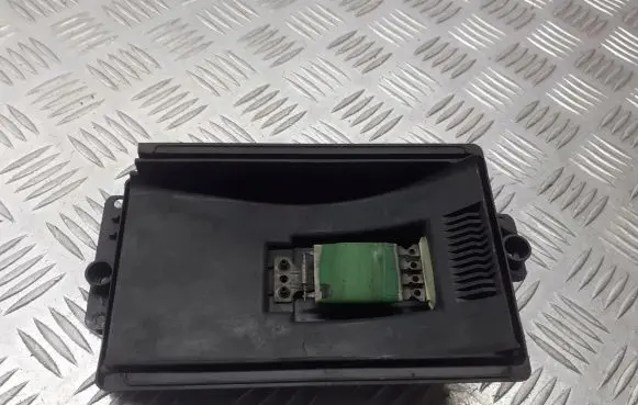 Skoda Octavia Mk1 (1U) Heater blower fan relay 