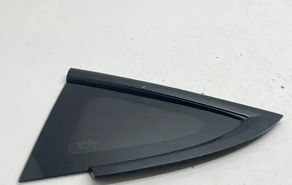 Tesla Model 3 Rear side window 43R011570 E008686