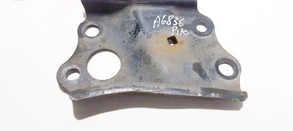 Toyota RAV 4 (XA30) Engine mounting bracket