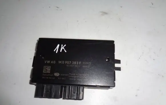 Volkswagen PASSAT B7 Tow bar trailer control unit/module 1K0907383F