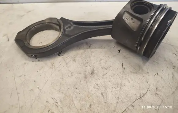Mercedes-Benz ML W164 Piston with connecting rod