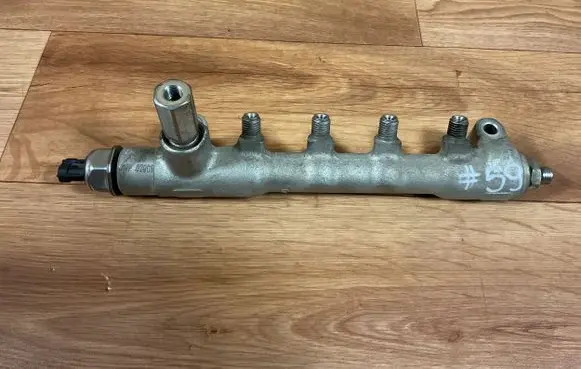 Opel Meriva B Fuel main line pipe 559980748