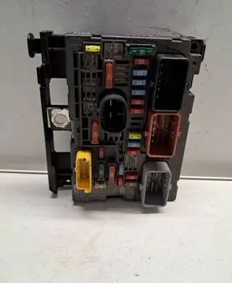 Peugeot RCZ Fuse module 9667044980
