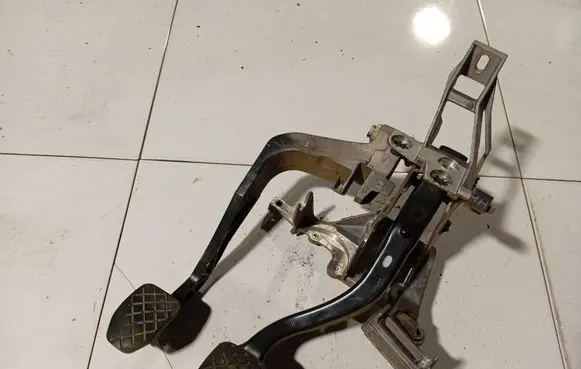 Audi A4 S4 B5 8D Brake pedal KTS10
