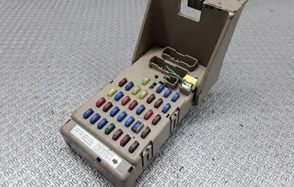 Subaru Legacy Fuse module 82201AG041
