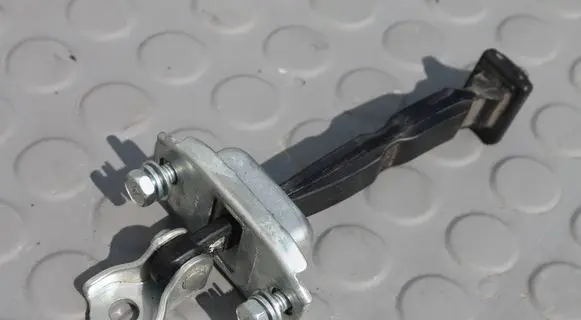 Fender trim (molding)