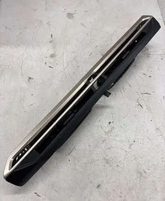 BMW iX Dashboard side air vent grill/cover trim 18896810 C7ECHFA