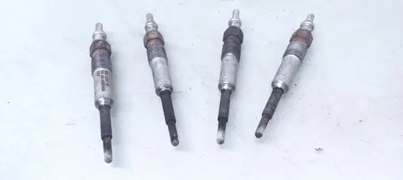 Volkswagen PASSAT B6 Glow plug N10591604