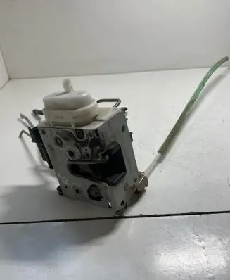 Audi A3 S3 8L Front door lock 8L1837015A
