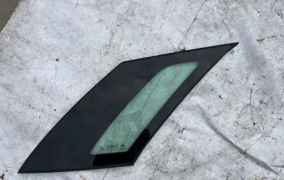 Citroen C4 II Picasso Rear side window 9675847880